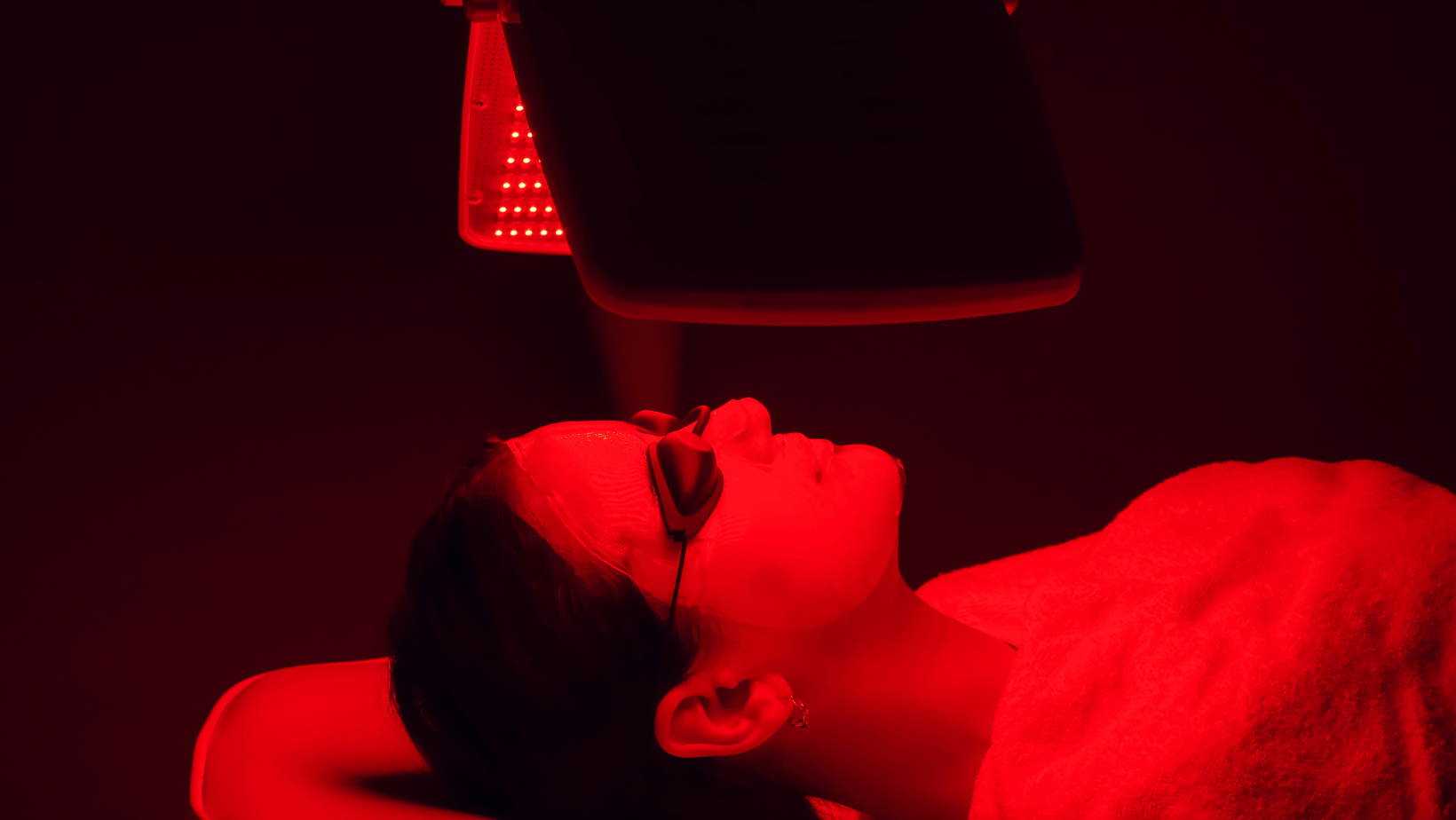 Can Red Light Therapy Make Melasma Worse? Understanding the Effects & Tips